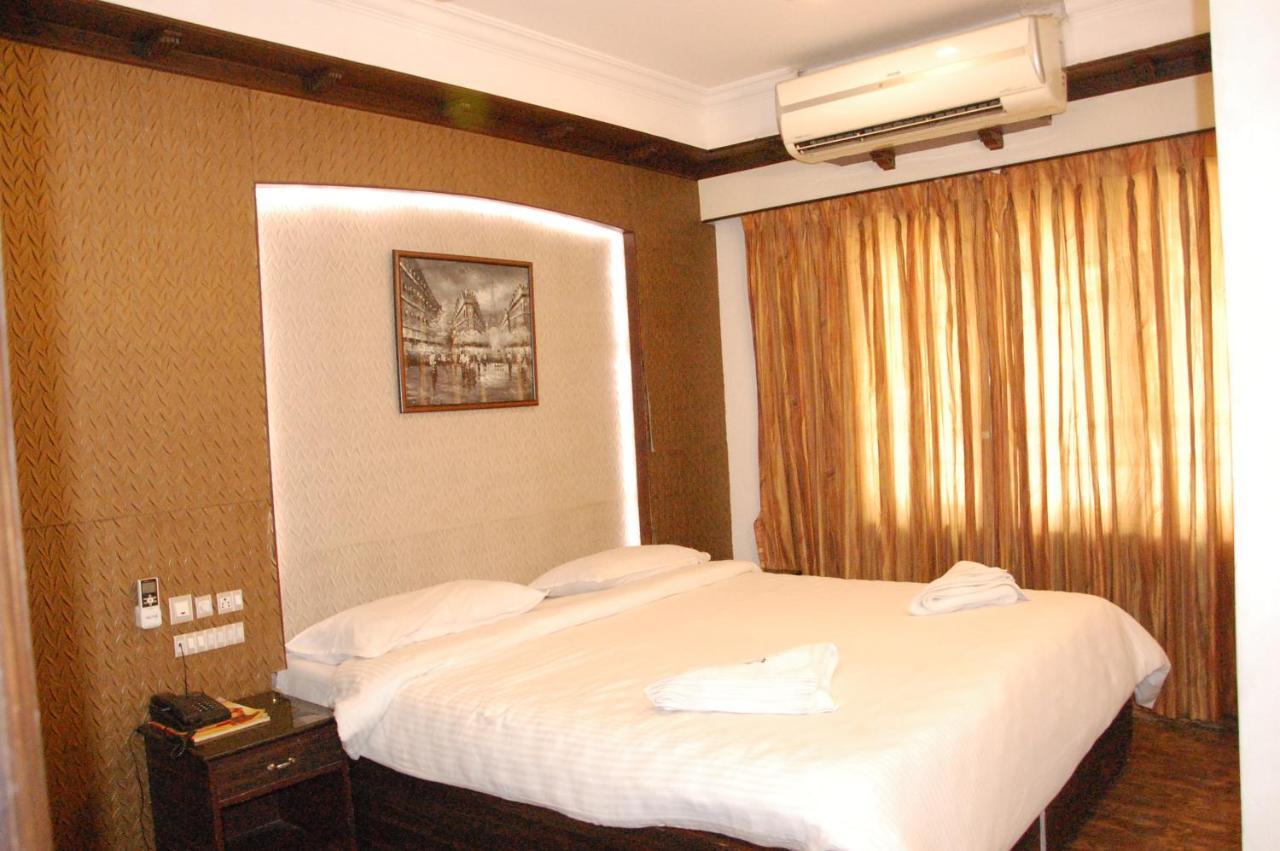 Hotel Blue Star Coimbatore Exteriör bild