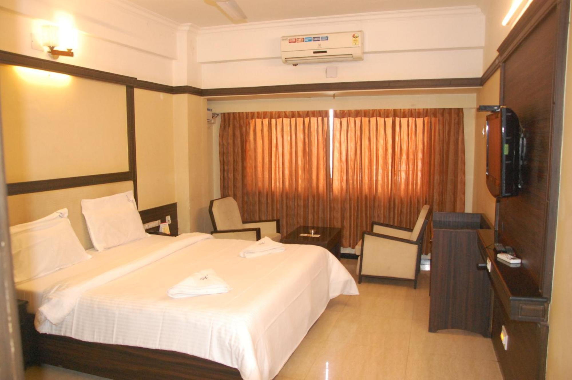 Hotel Blue Star Coimbatore Exteriör bild