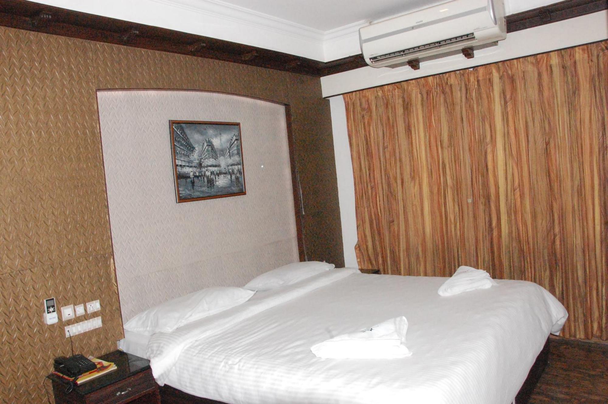 Hotel Blue Star Coimbatore Exteriör bild